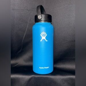 32 oz Hydro Flask Ocean Blue Bottle with Black Lid- Great Condition!